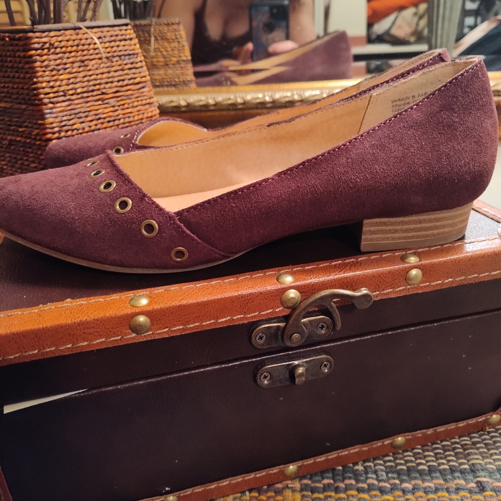 Marked 8 run like 7.5. Sonoma Women's Plum Flats with Brass Details